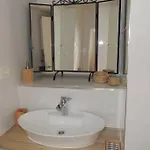 Romantic In Center Апартаменты *