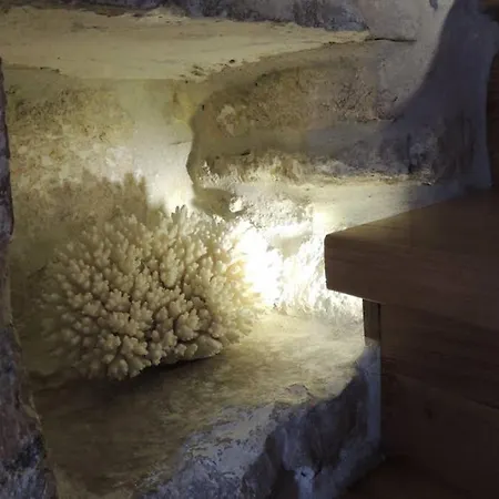 Romantic In Center Split