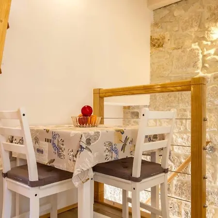 Romantic In Center Apartman