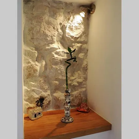 Romantic In Center *