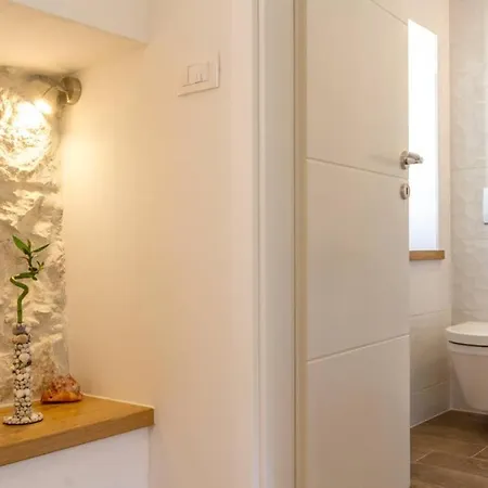 Romantic In Center * Split